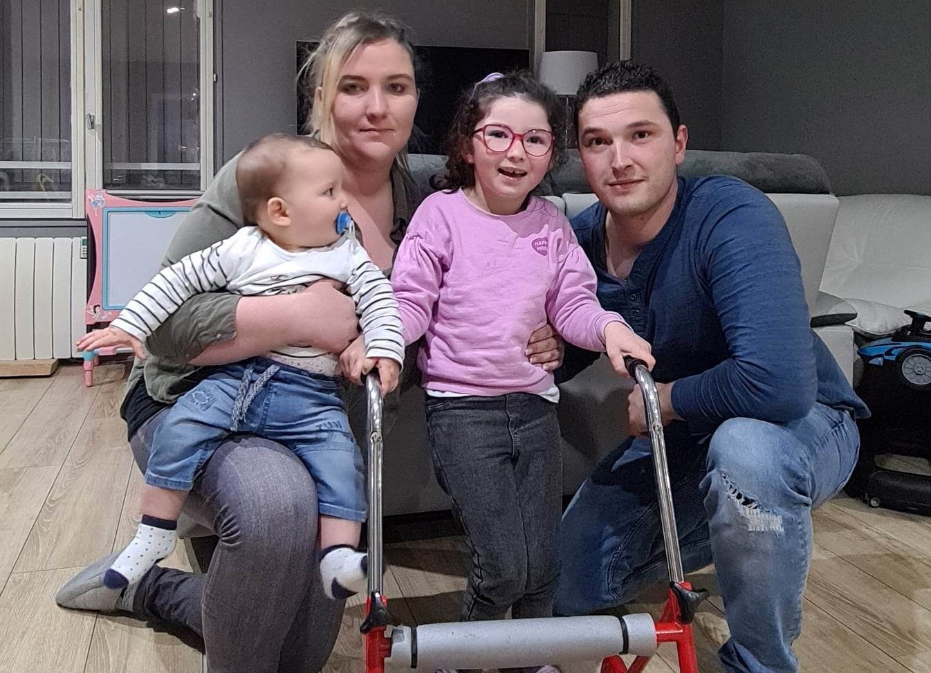 Une marche pour la petite Lola atteinte du syndrome de Little